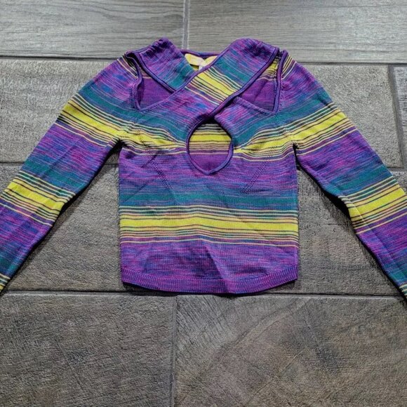 Multi-style Striped Cut-out Crop Top - Picture 5 of 5